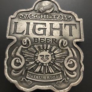 VINTAGE SCHLITZ BEER BELT BUCKLE